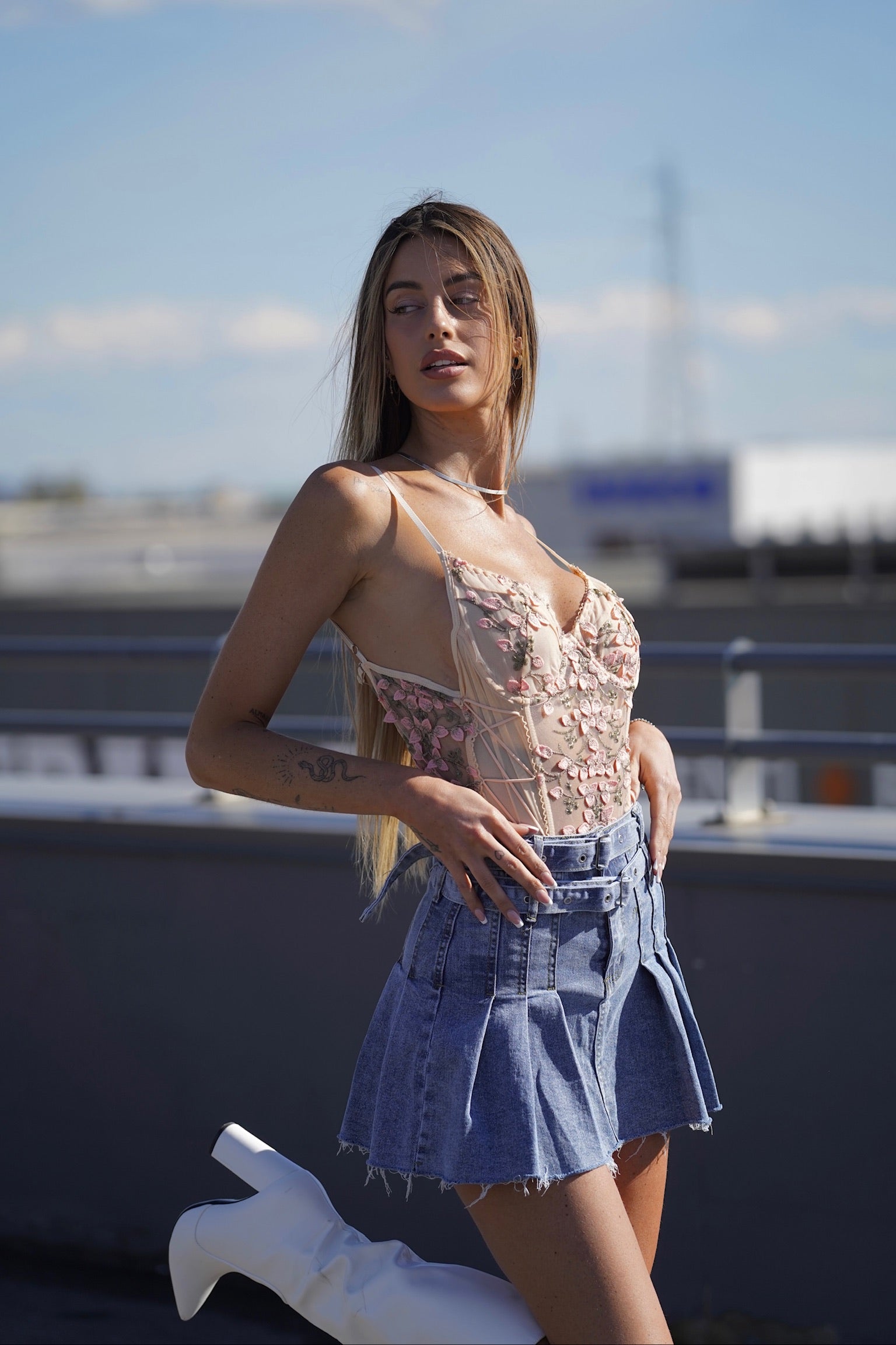 Body rosa con fiori