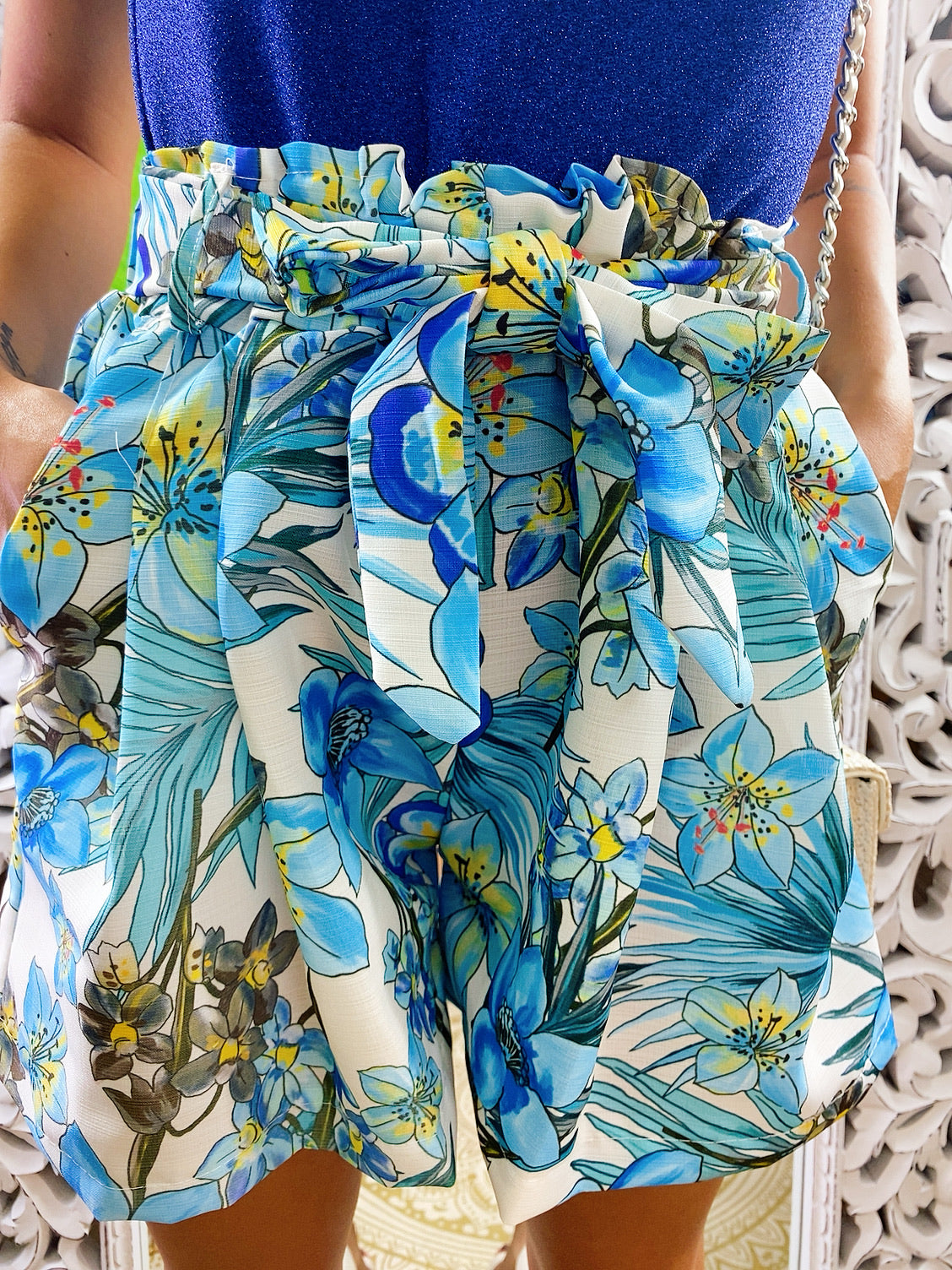 Short a fiori azzurri con fiocco