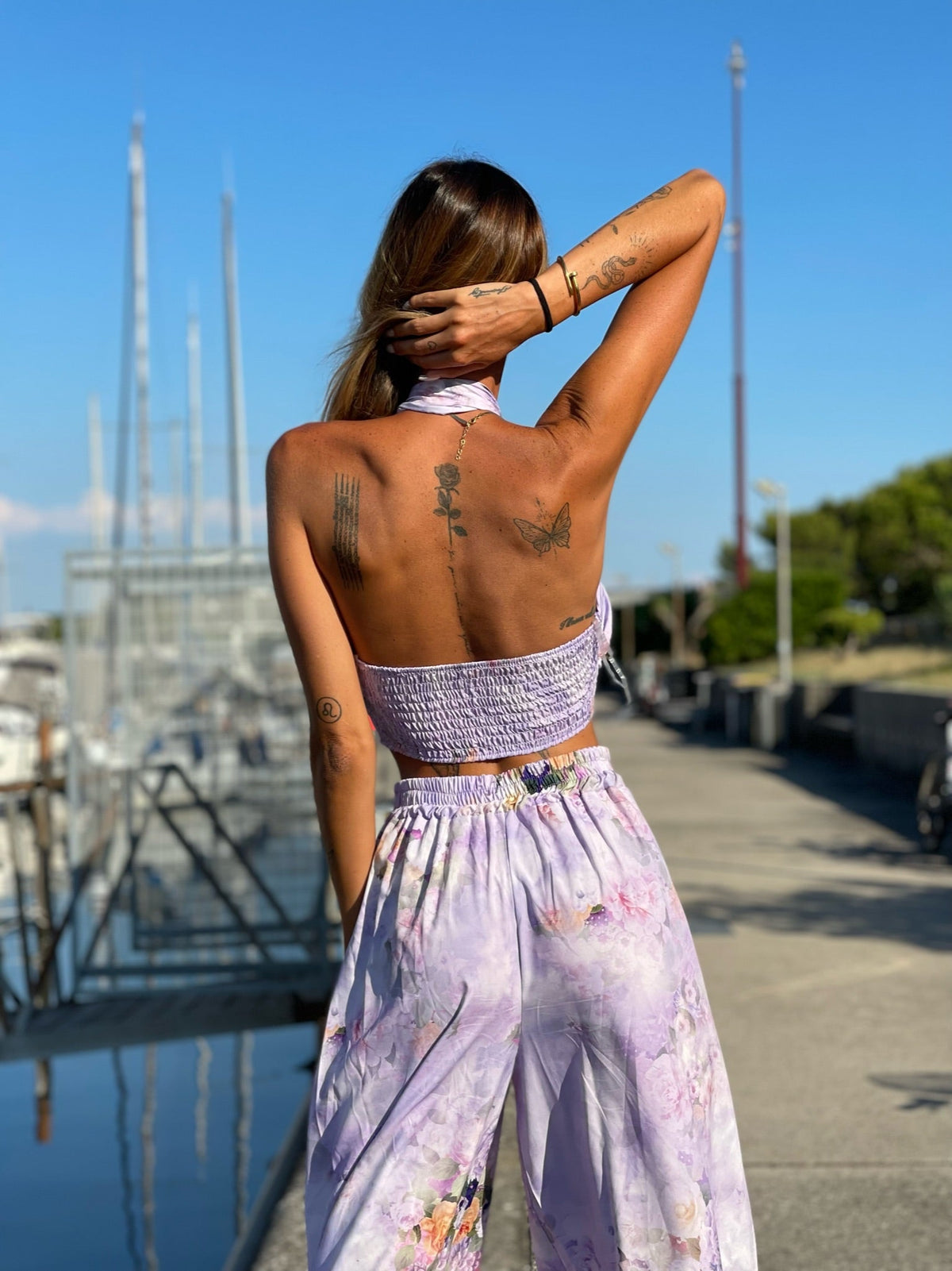 Completo top e pantalone lilla a fiori