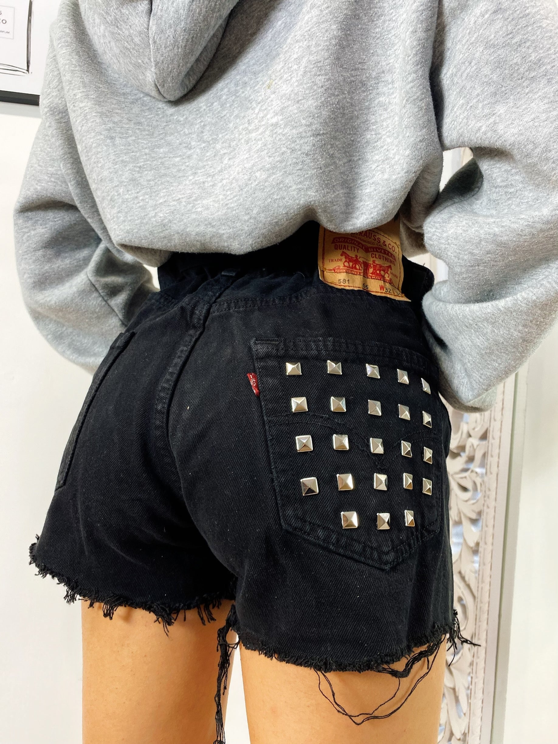 Short Levi’s Vintage nero con borchie