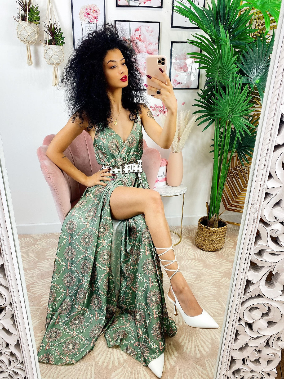 Abito con maxi spacco verde con ricami