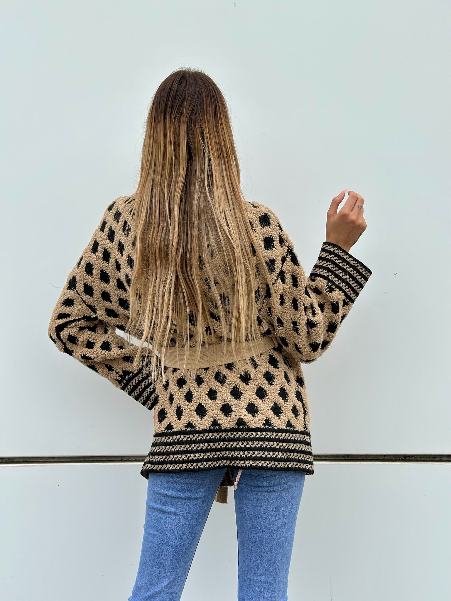 Cardigan con frange a rombi nude