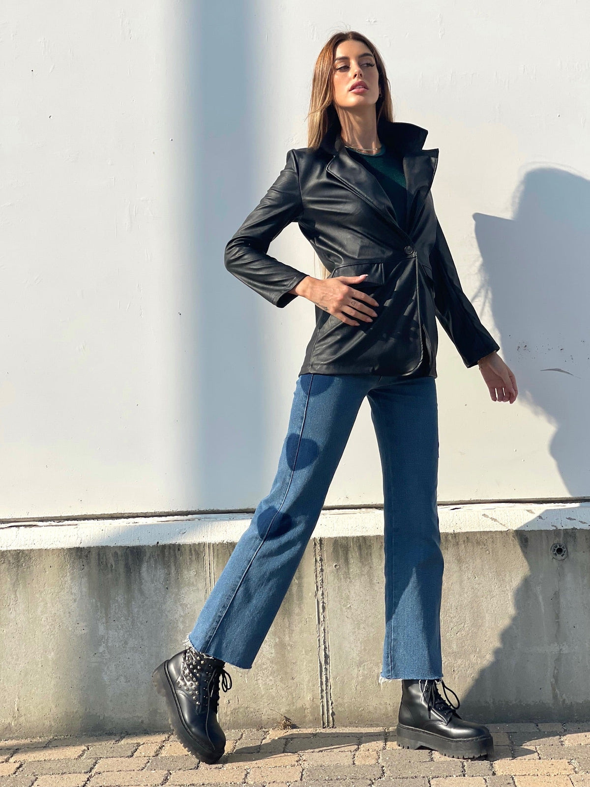 Giacca in eco-pelle con cintura