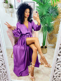 Abito in raso con maxi spacco e cintura purple
