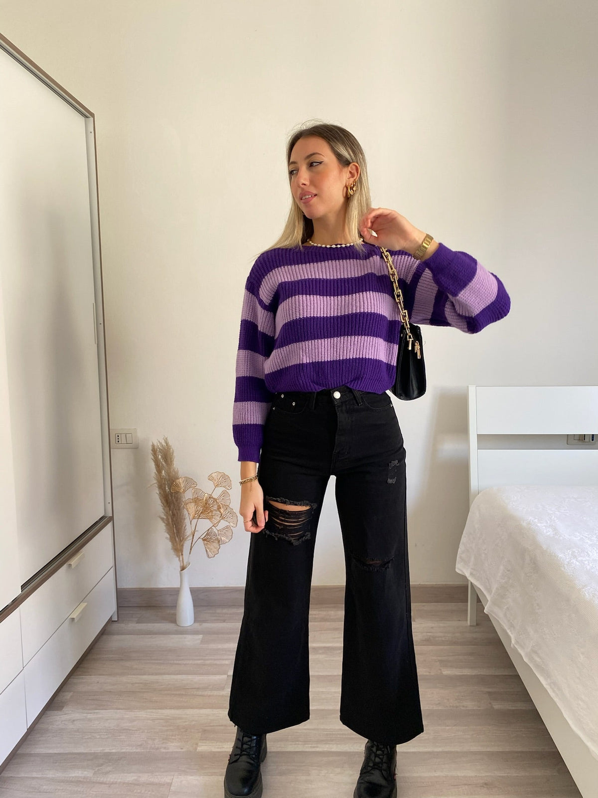 Maglione a righe lilla viola