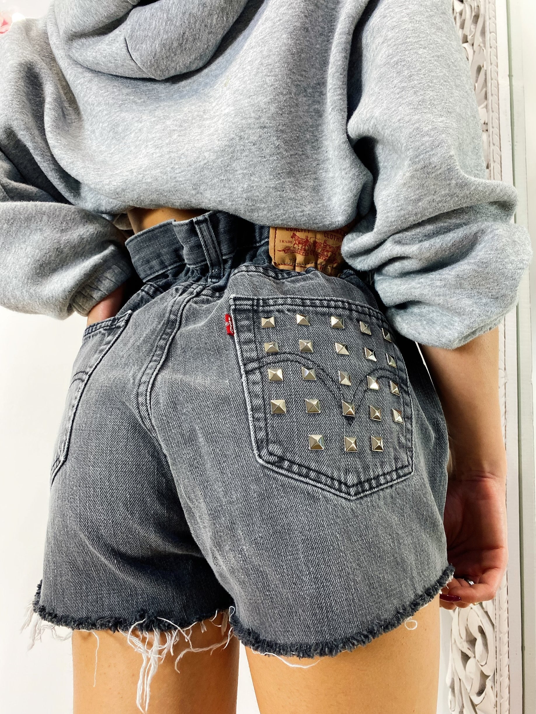 Levi’s Vintage grigio chiaro con borchie