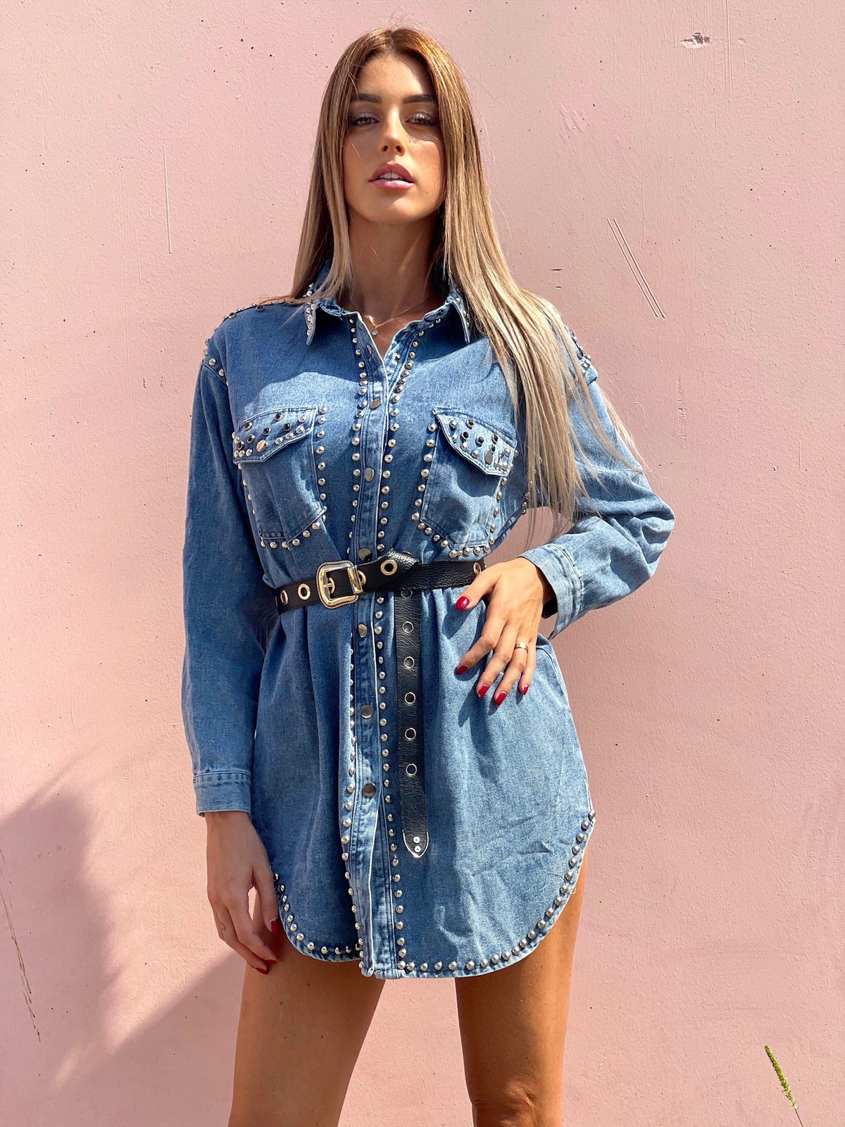 Abito in jeans con borchie