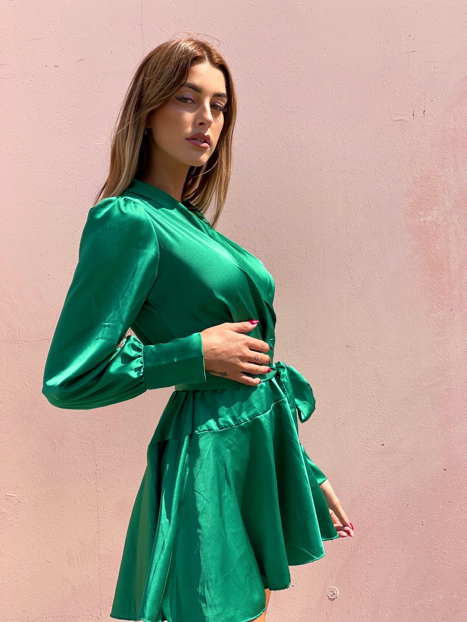 Abito in raso verde smeraldo