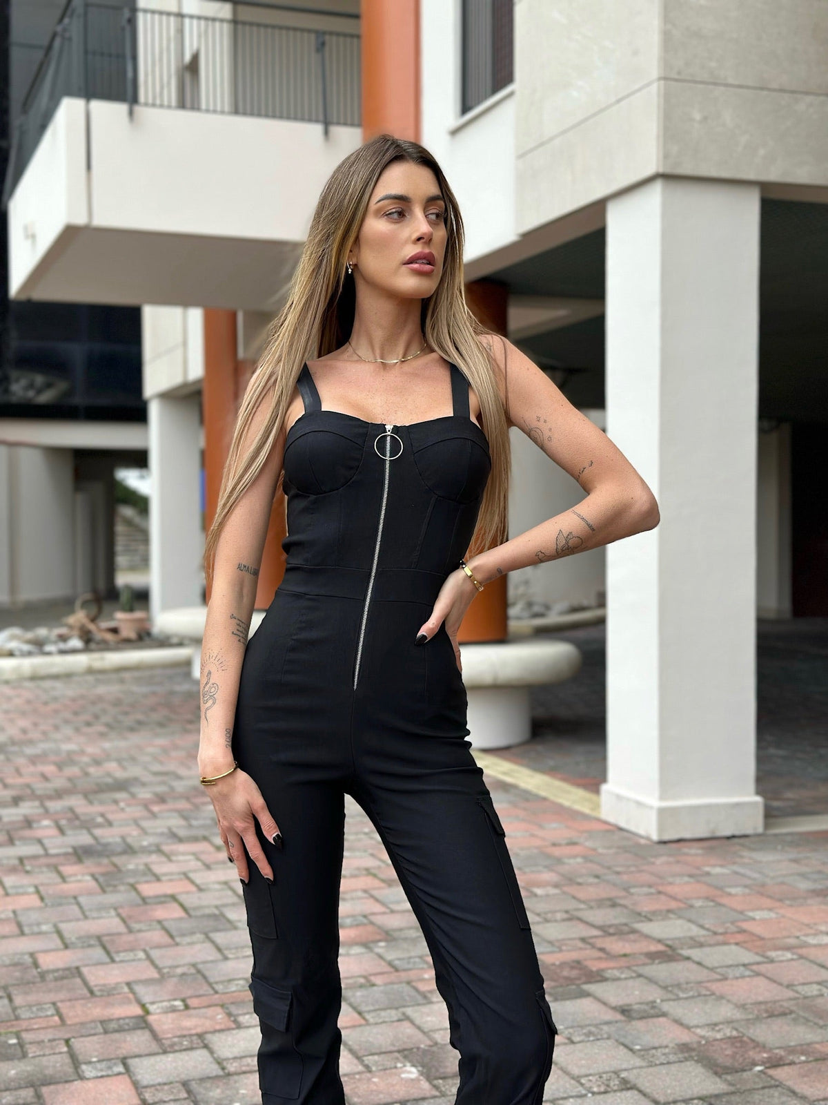 Tuta con zip e tasche