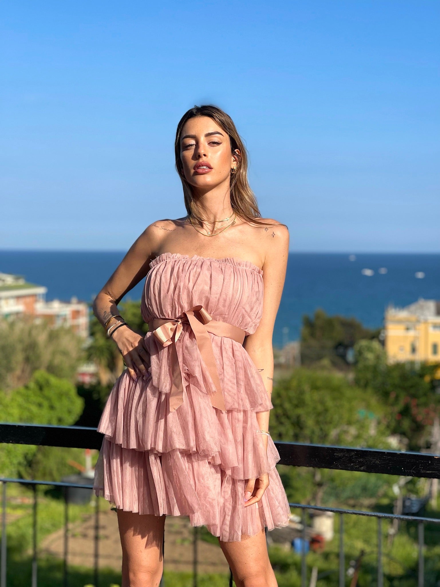 Abito in tulle a fascia cipria