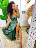 Abito in raso con gonna asimmetrica verde militare
