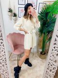 Abito con bottoni e cintura  beige
