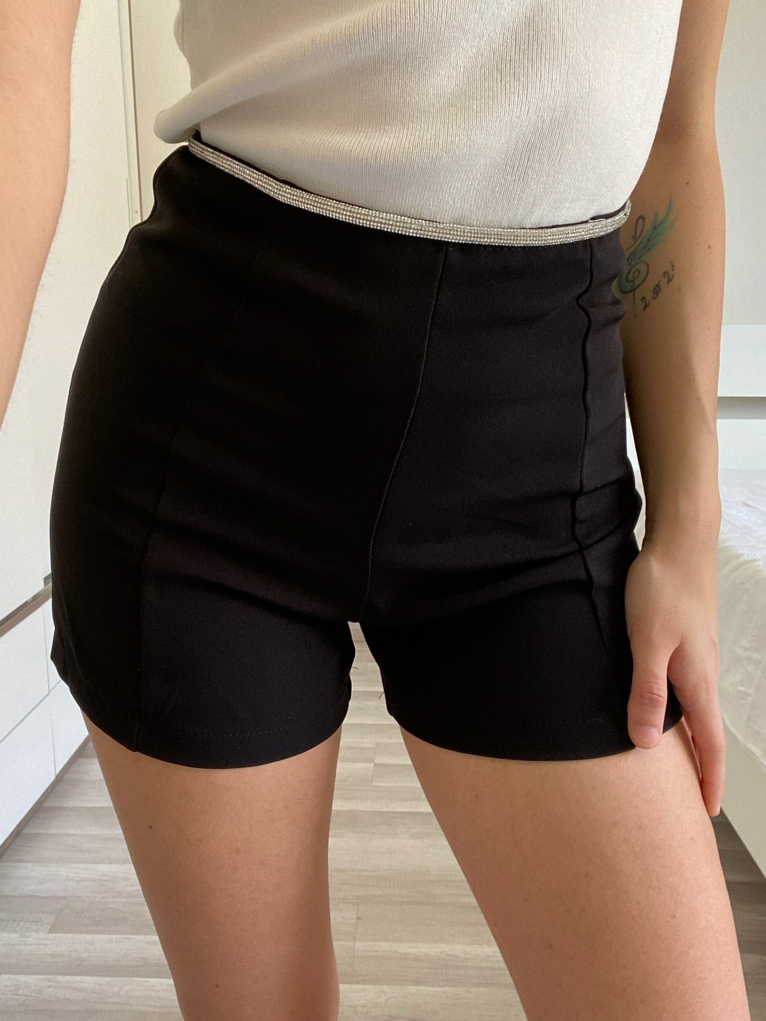 Short nero con strass