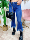 Jeans scuro con zampa larga sfrangiato