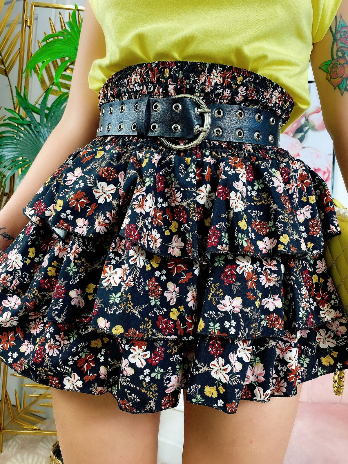 Gonna a balze con fiori rosa e bianchi
