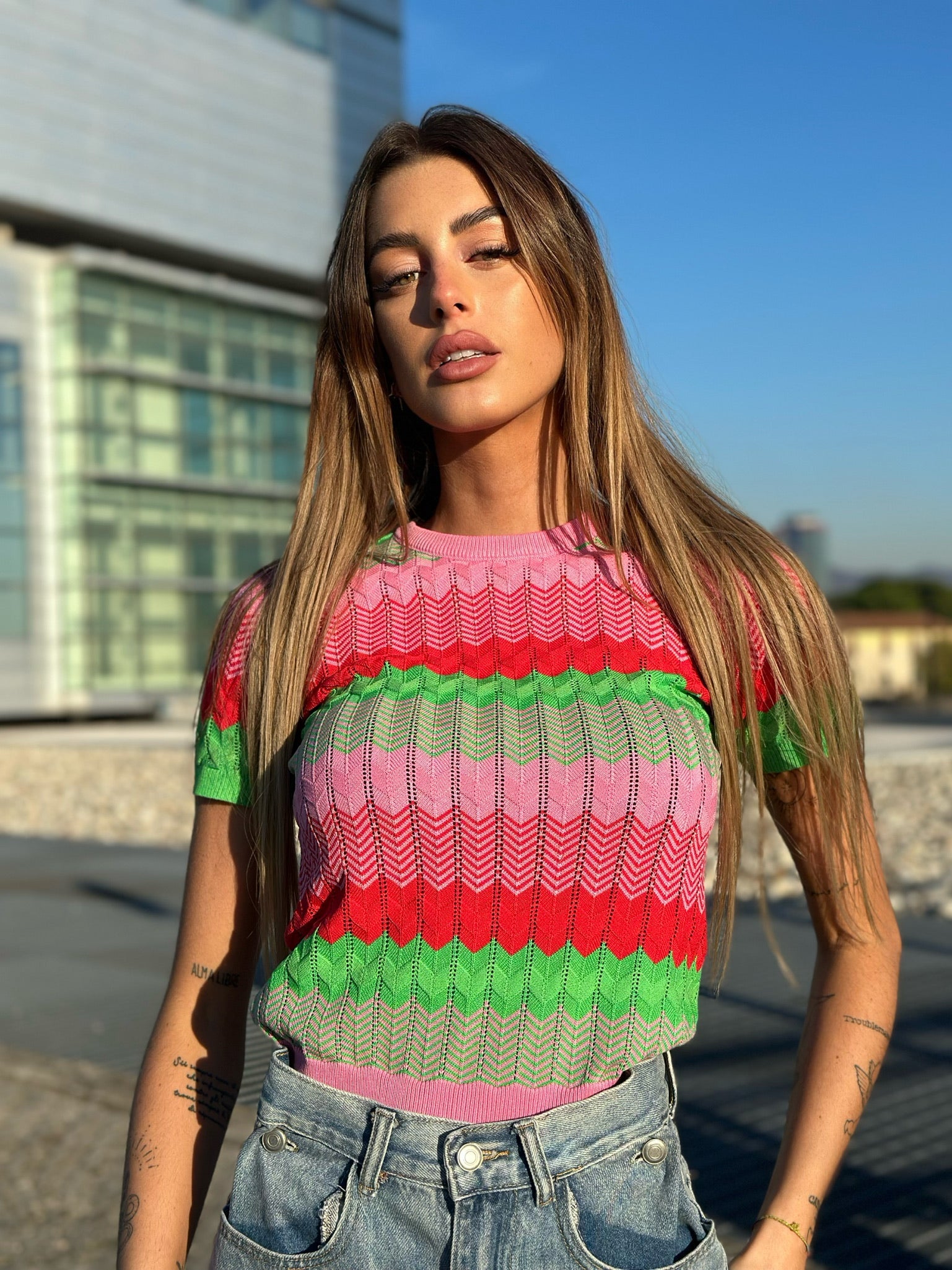 Maglia rosa e verde con cuori