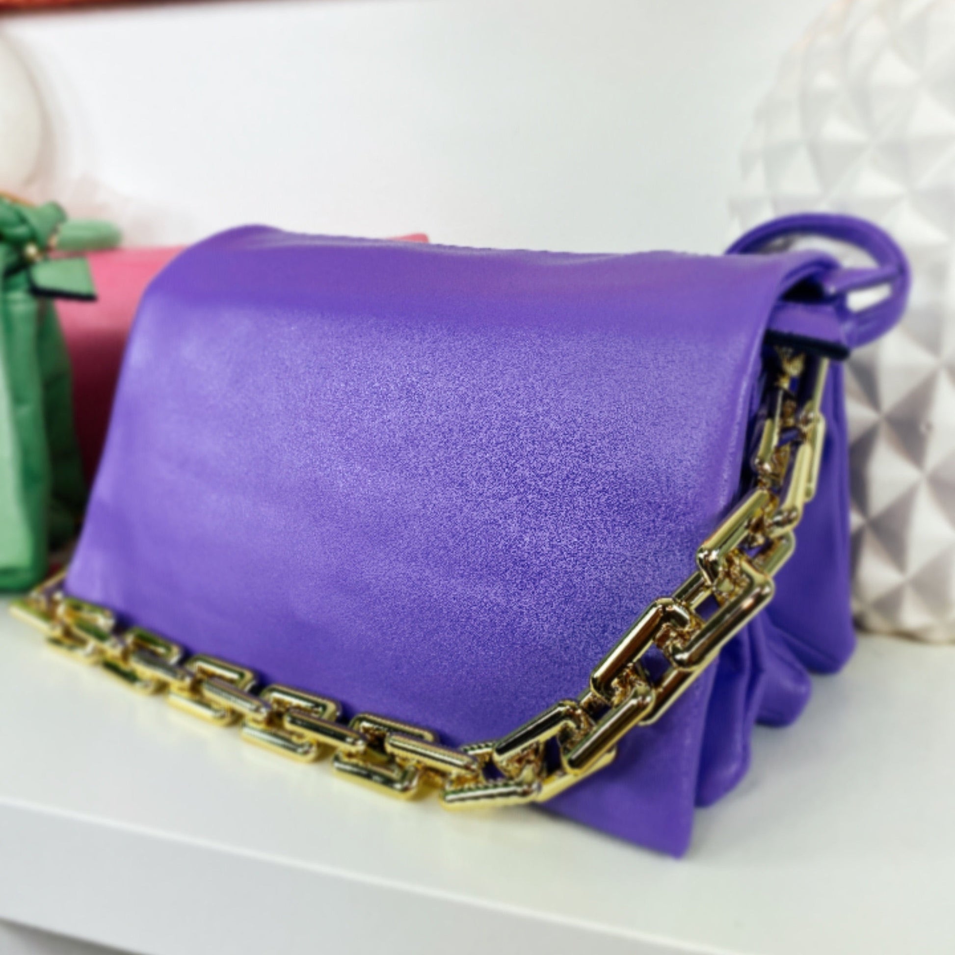 Pochette a mano con catena colori accesi