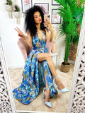 Abito in raso floreale con maxi spacco celeste