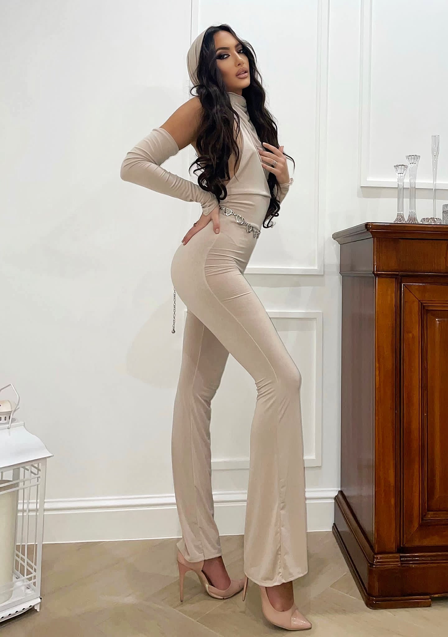 Tuta beige con cappuccio