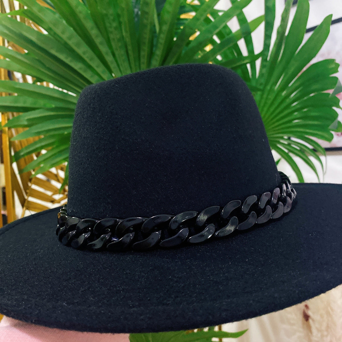 Cappello Nero catena nera
