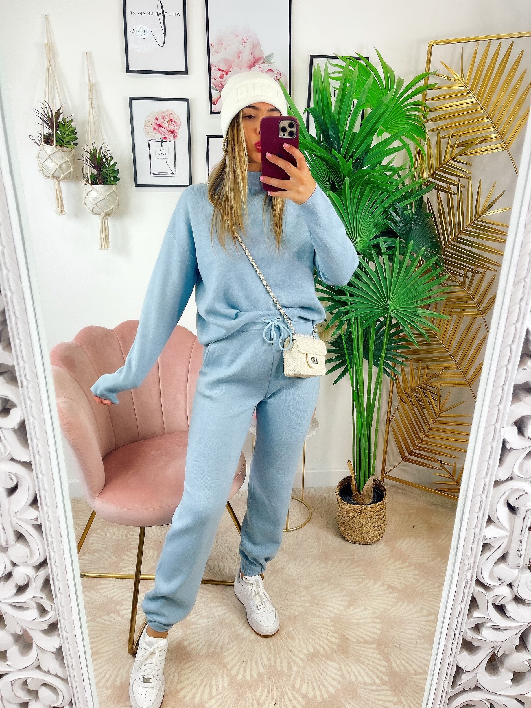Completo maglia e pantalone celeste