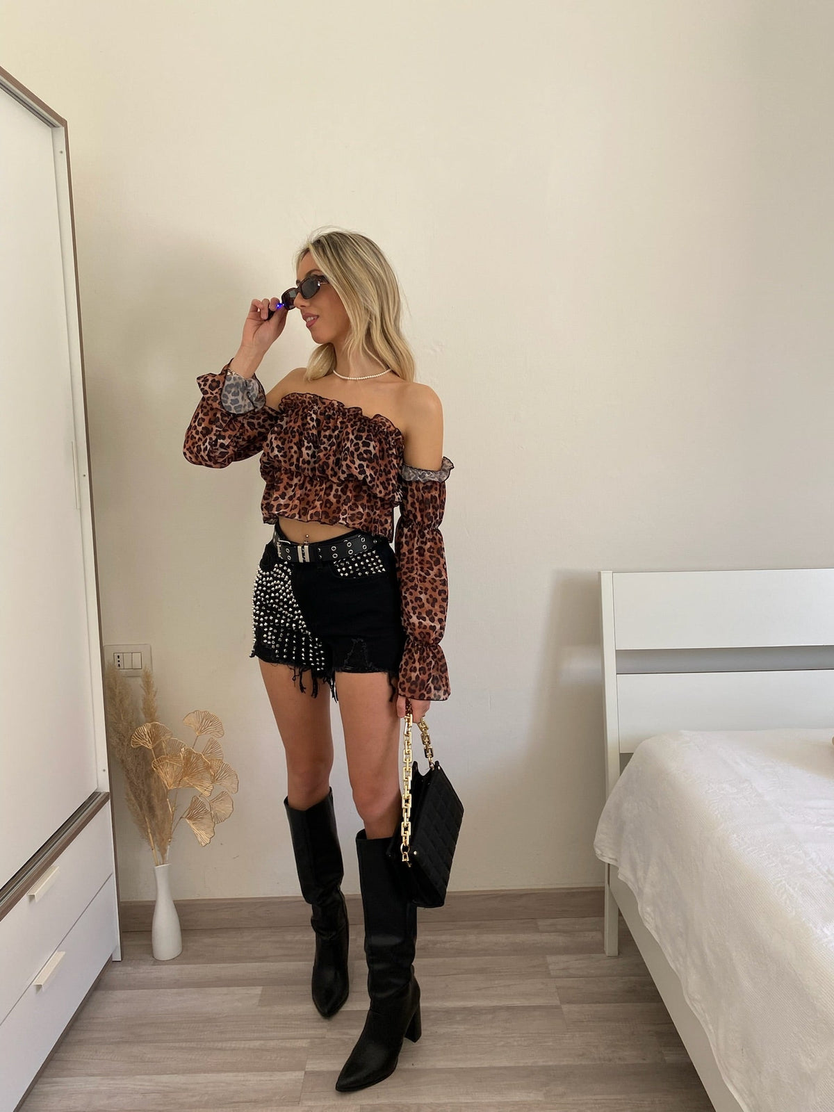 Top animalier scollo a barchetta
