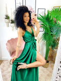 Abito in raso con maxi spacco verde smeraldo