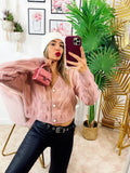 Maglione a trecce rosa, bottoni gioiello