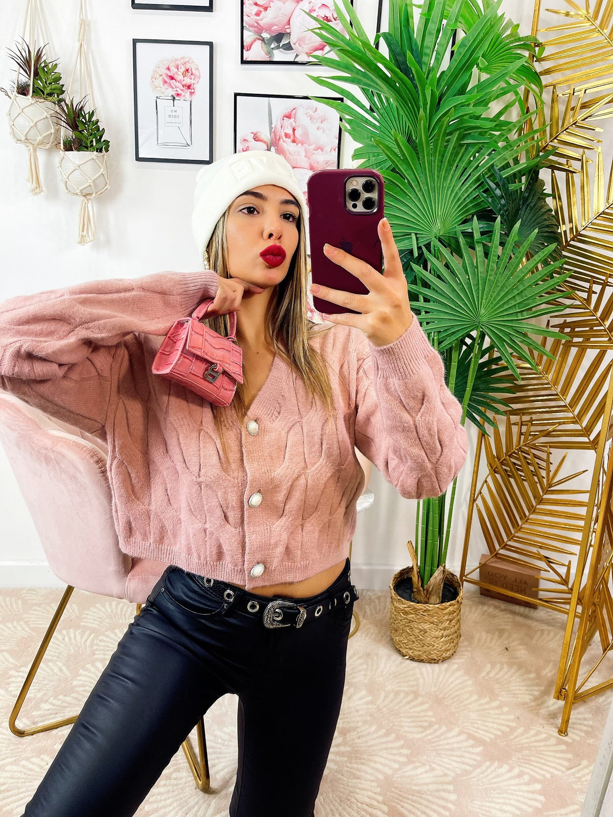 Maglione a trecce rosa, bottoni gioiello