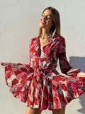 Abito con gonna a ruota rosso e rosa