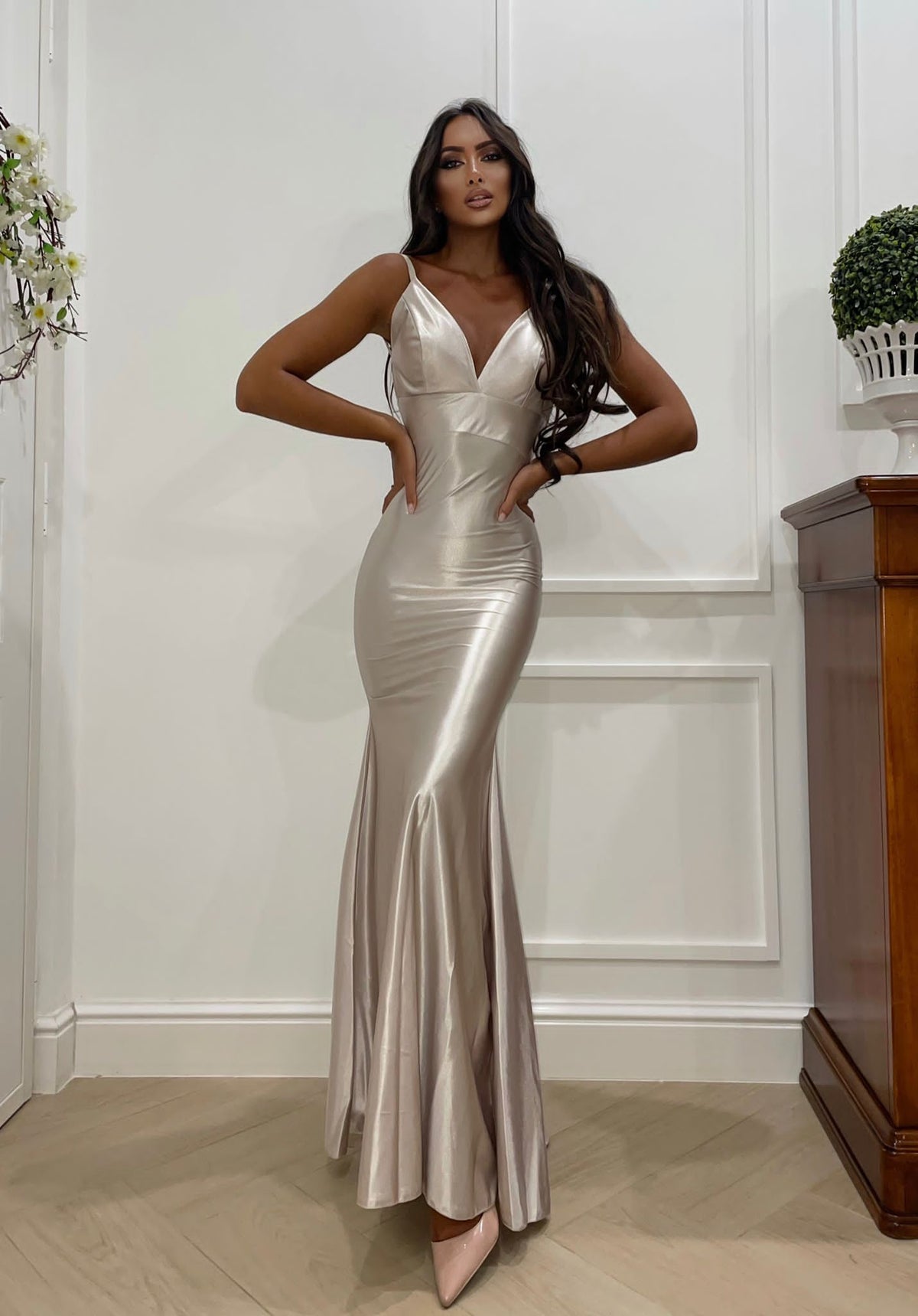 Abito a sirena beige