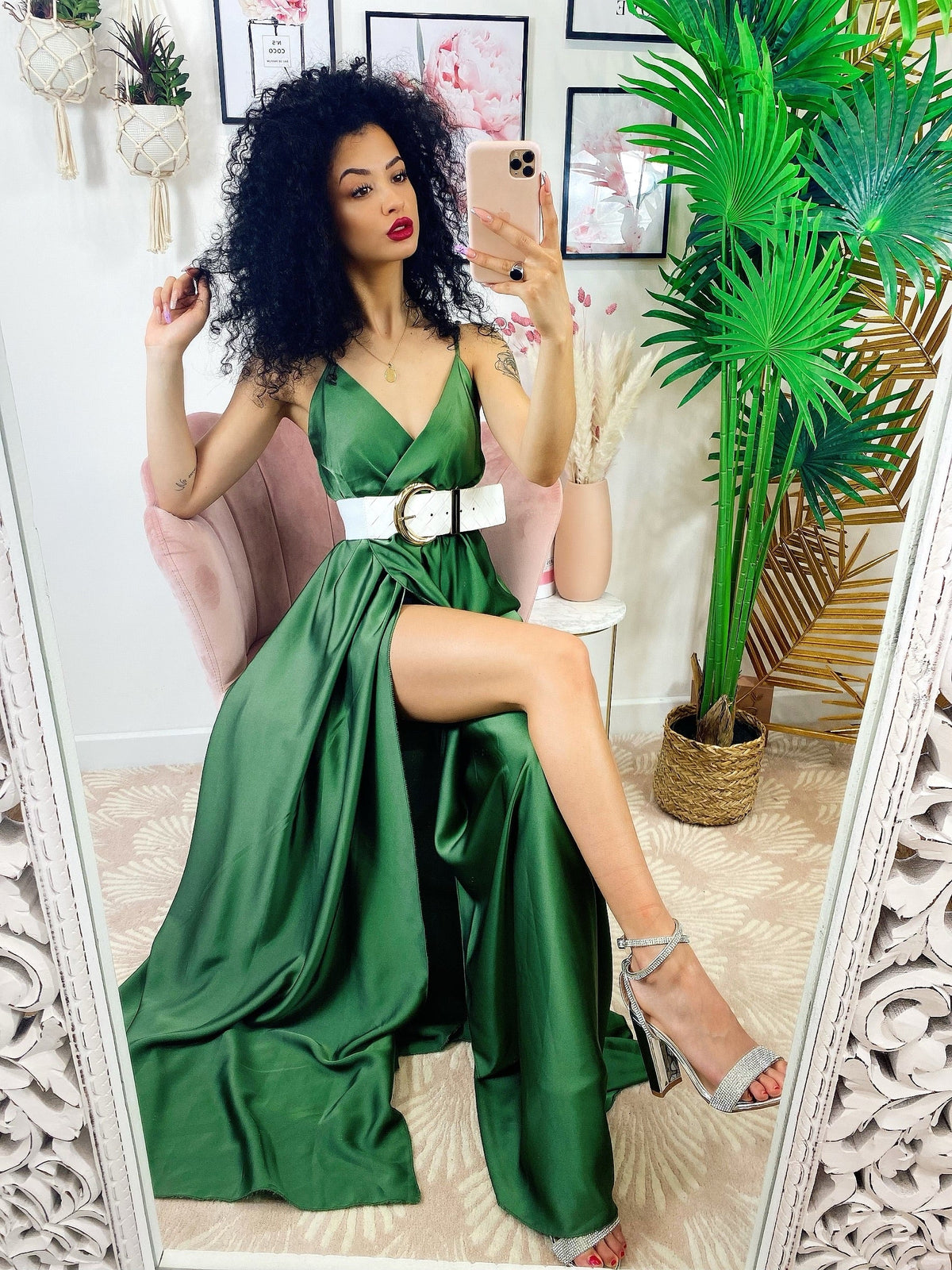 Abito in raso con maxi spacco verde