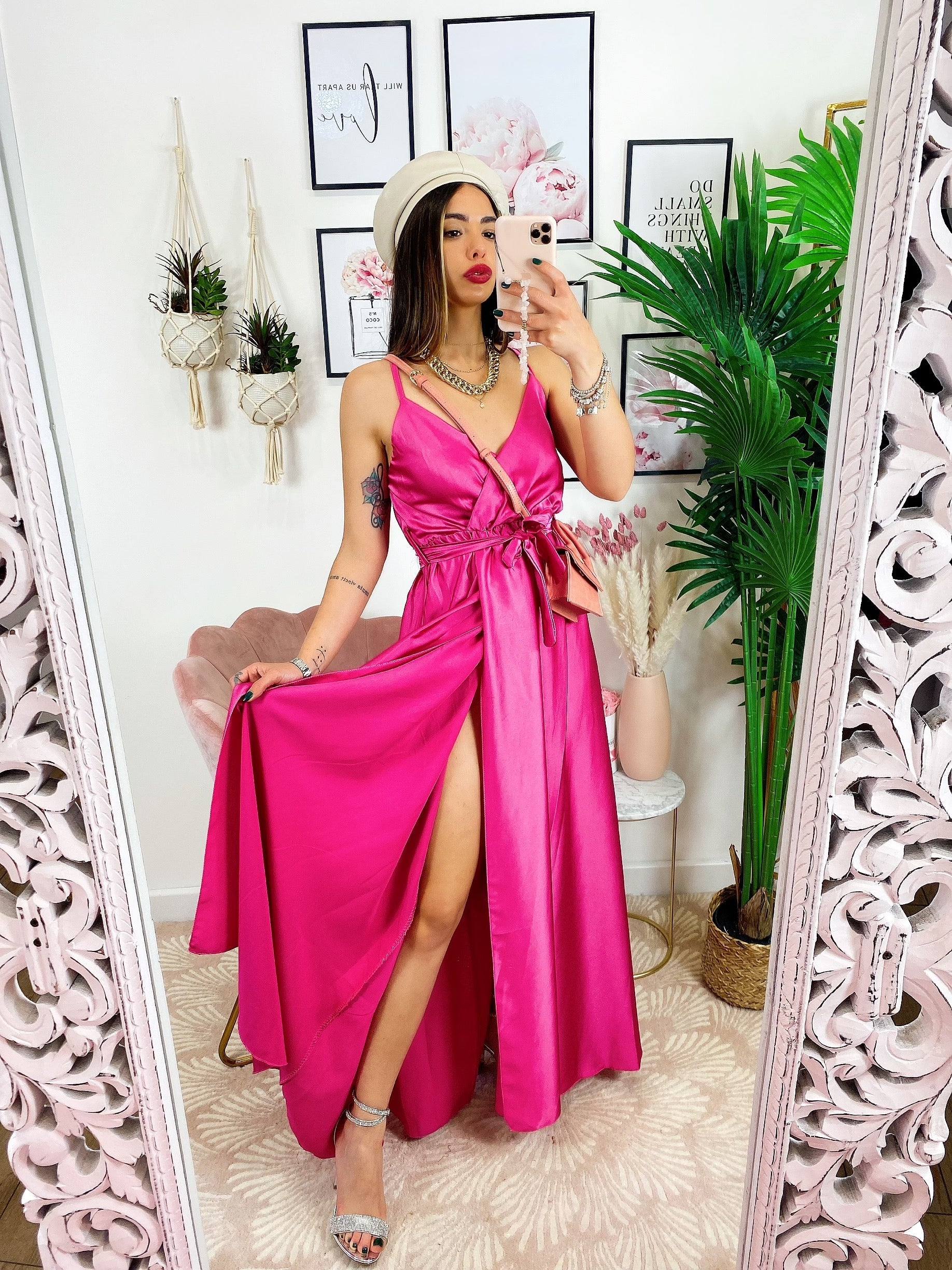 Abito in raso con maxi spacco peonia