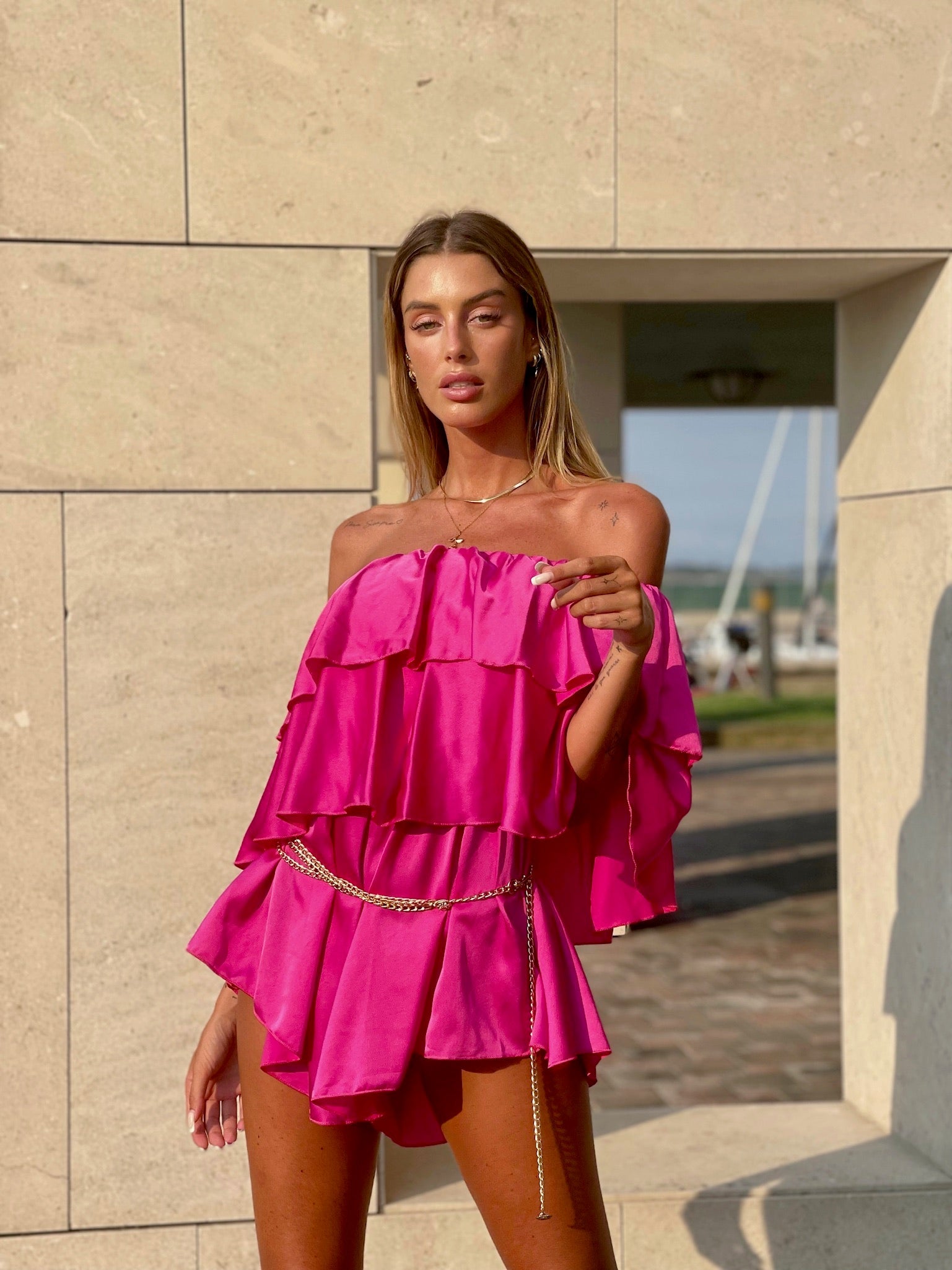 Tutina Fuxia scollo a barchetta e balze