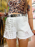 Short sfrangiato con borchie