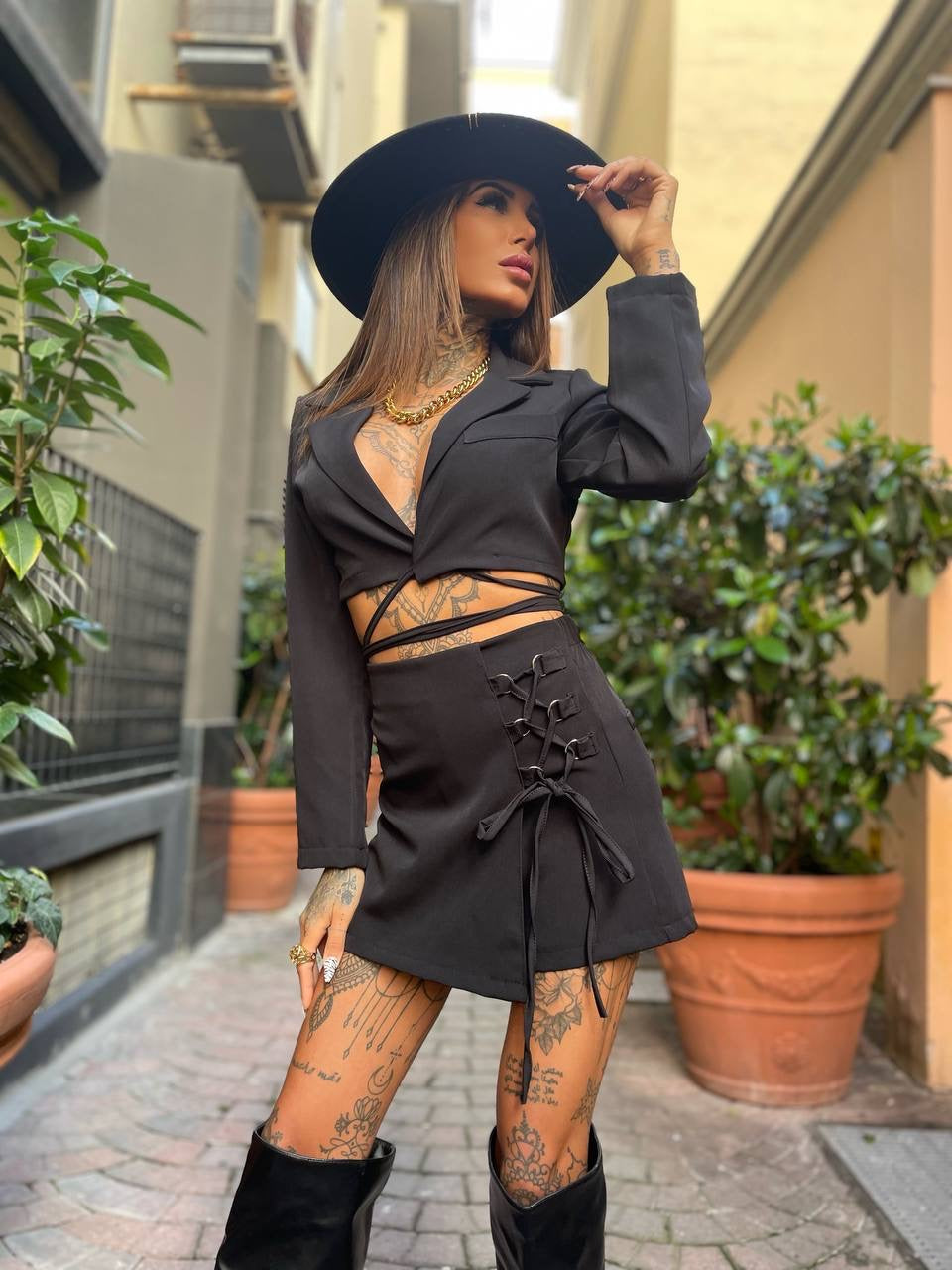 Completo top e pantagonna con stringhe  nero
