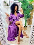 Abito in raso con maxi spacco e cintura purple