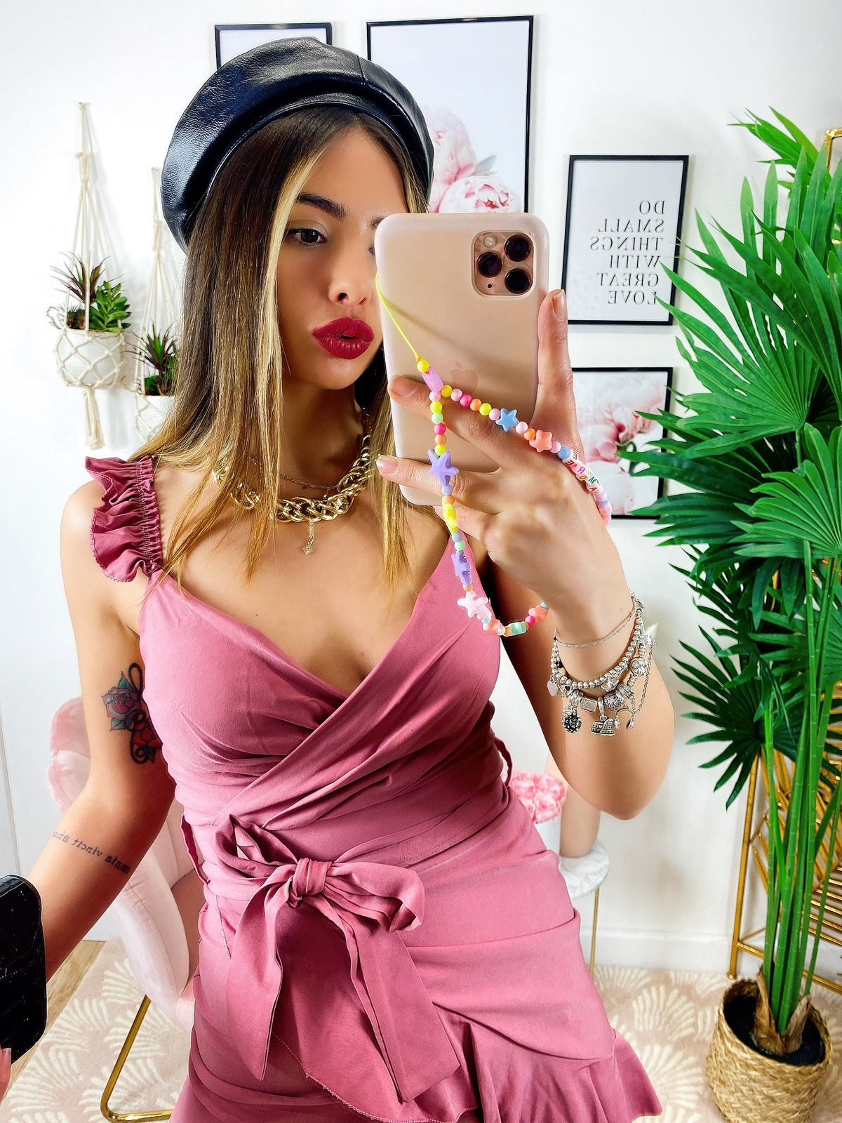 Abito corto rosa con gonna incrociata