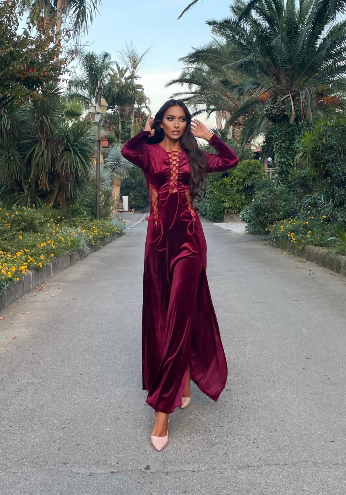 Abito Bordeaux lungo con lacci