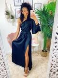 Abito in raso con maxi spacco monomanica nero