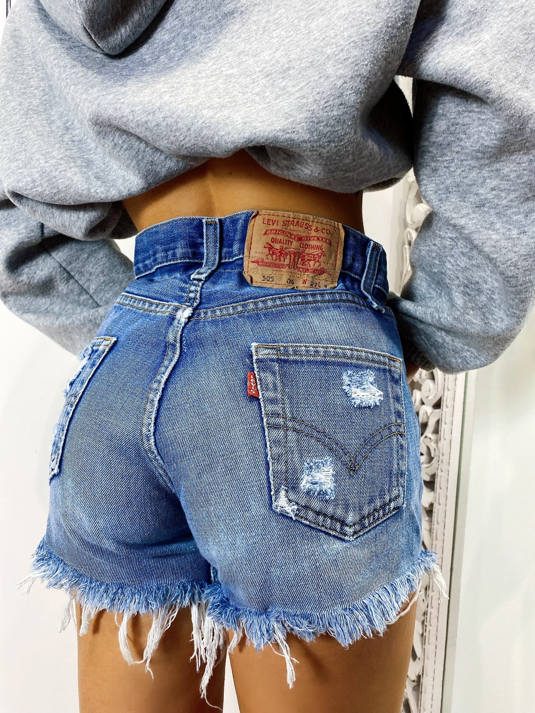 Short Levi’s Vintage bagno medio con strappi