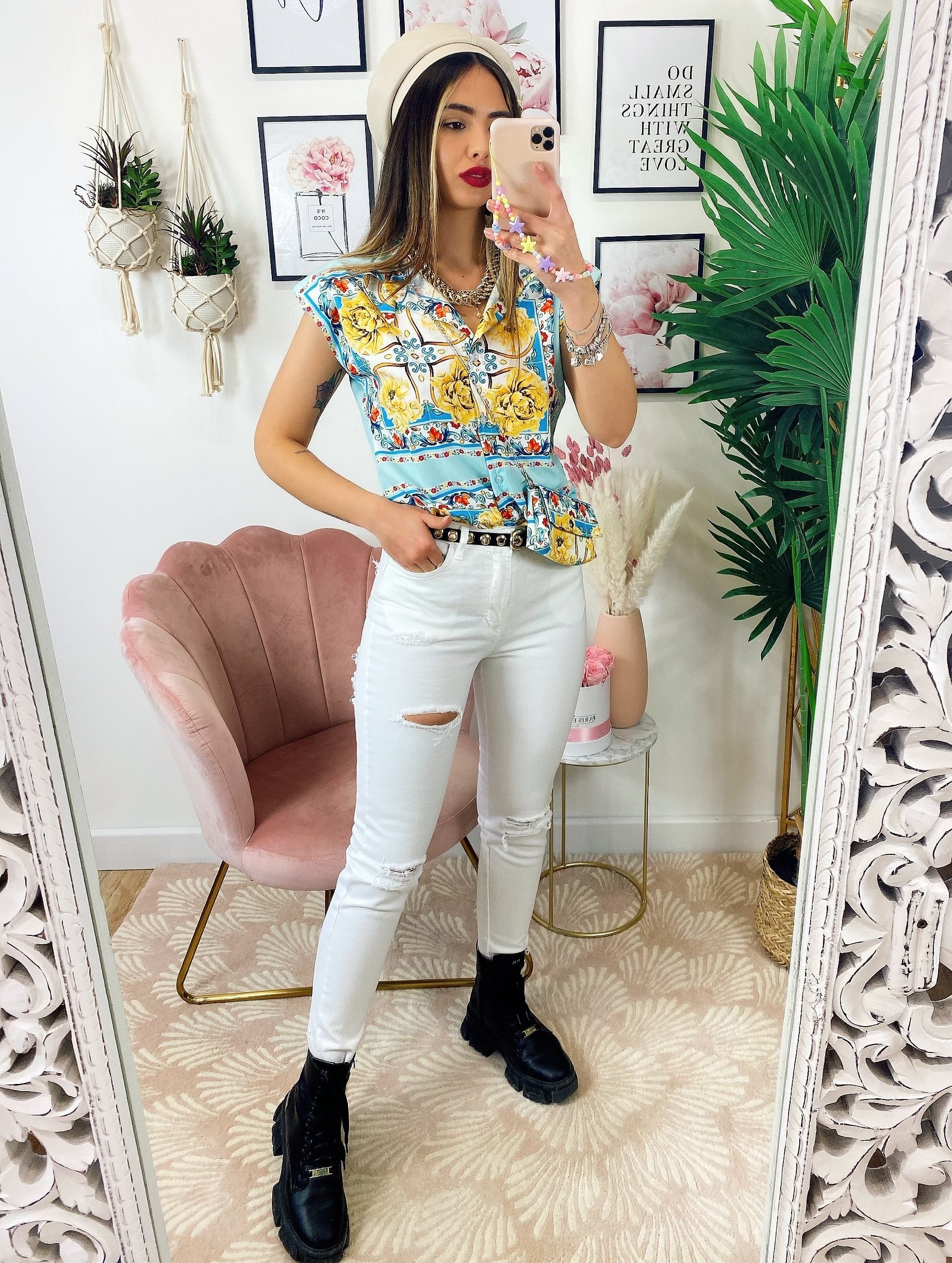 Camicia smanicata con borsetta base celeste