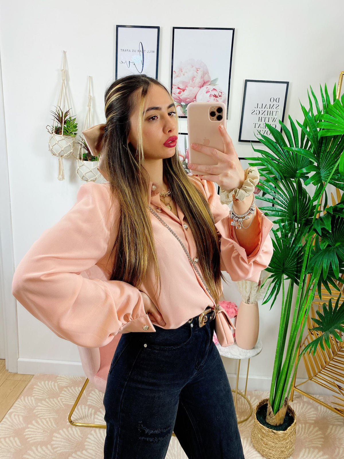 Camicia cipria con bottoni e borsetta