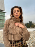 Maglione beige con trecce