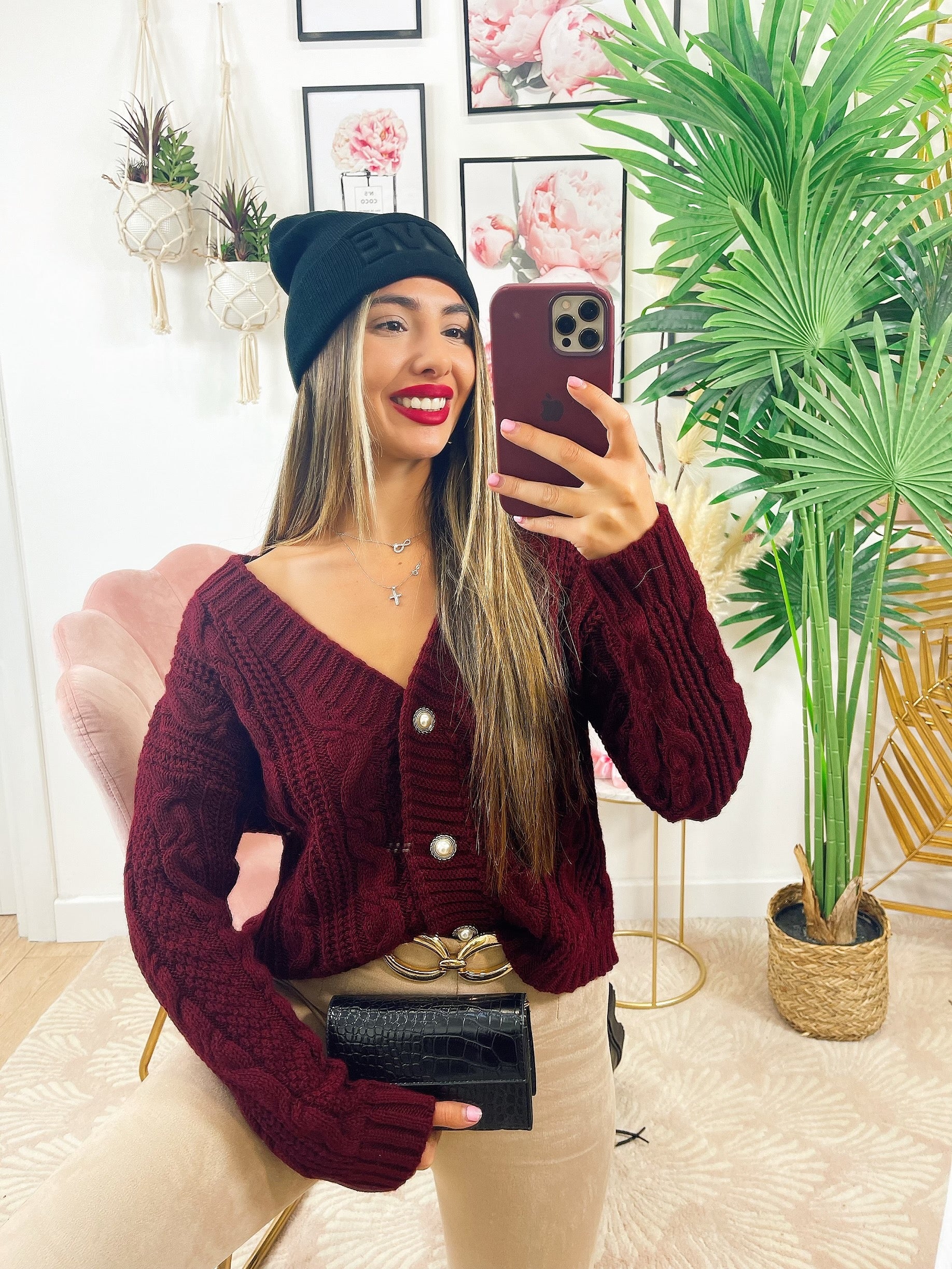 Maglione a trecce bordeaux con bottoni gioiello