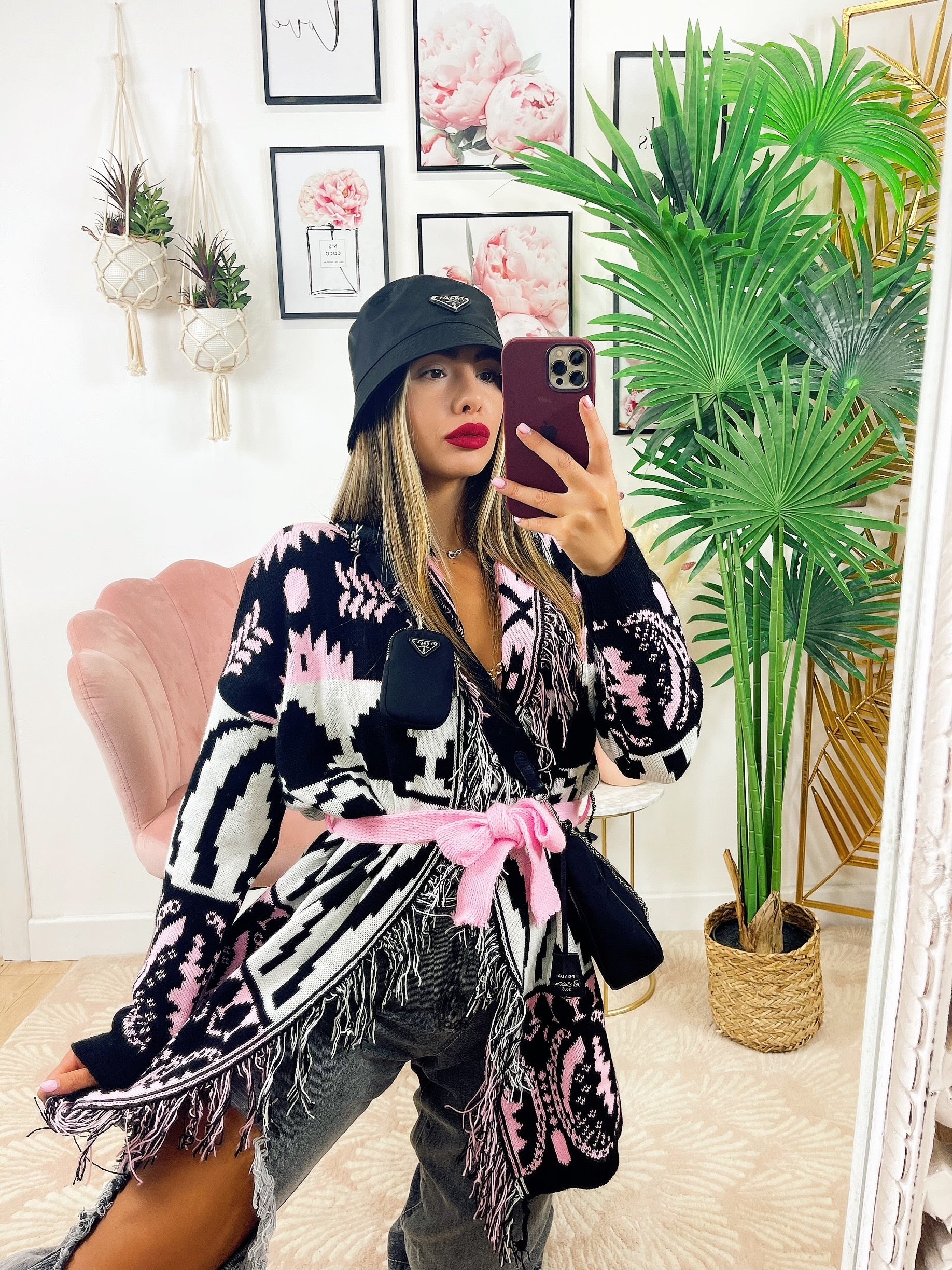 Cardigan con frange e cinta dettaglio nero rosa