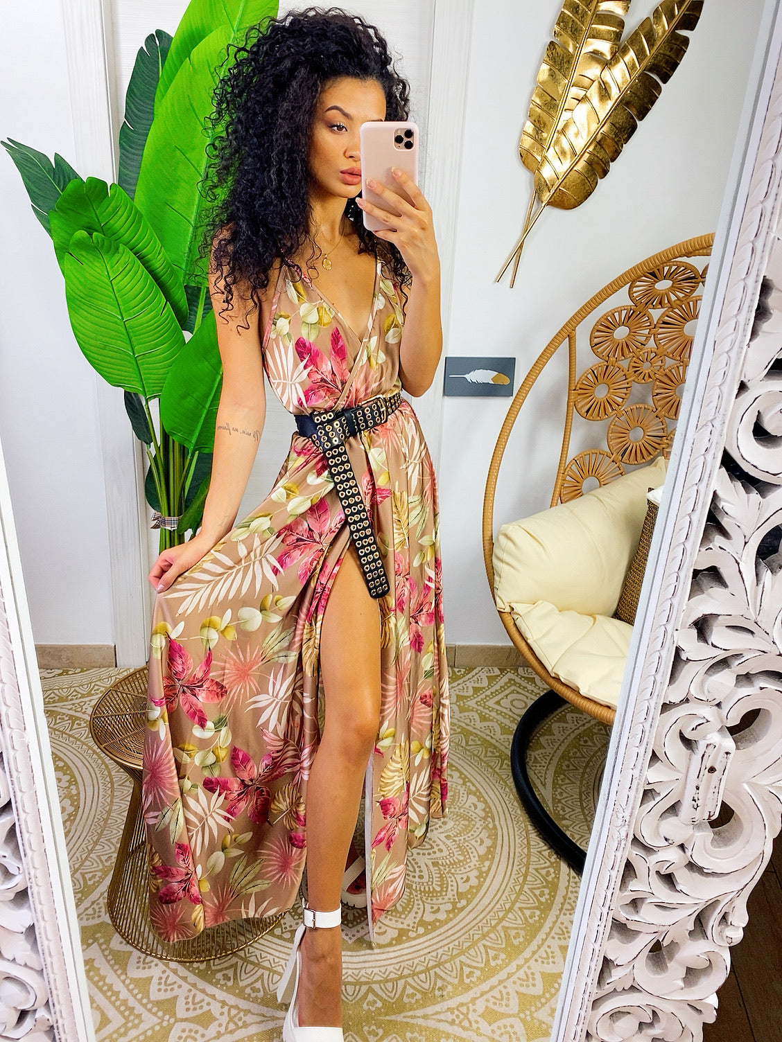 Abito in raso floreale con maxi spacco nude