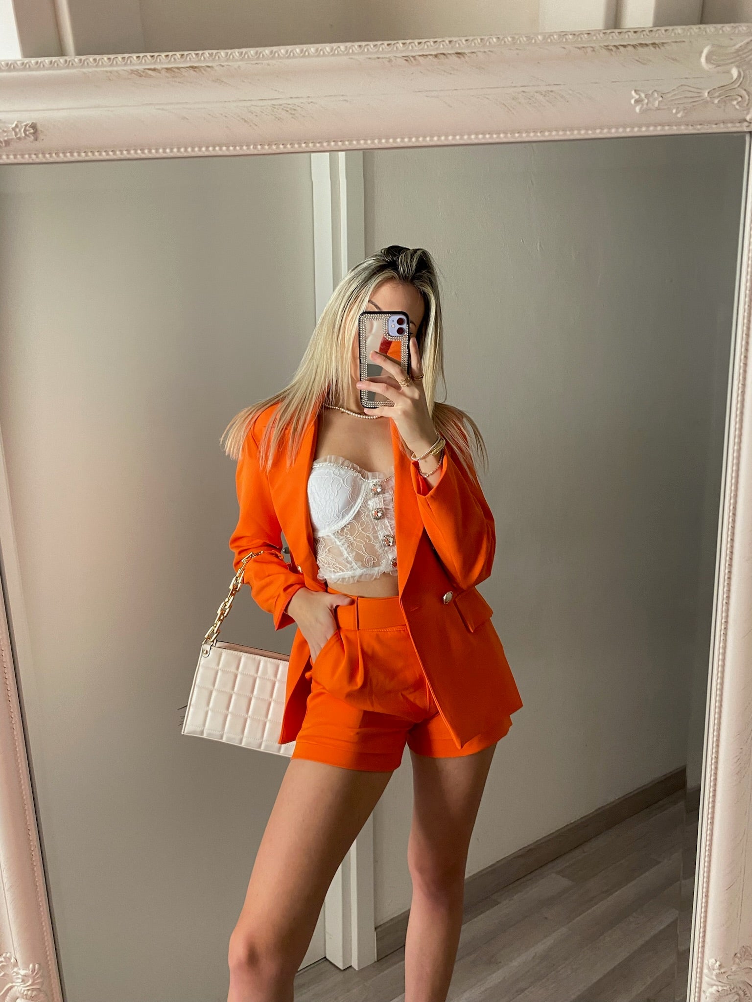 Completo giacca e short arancio