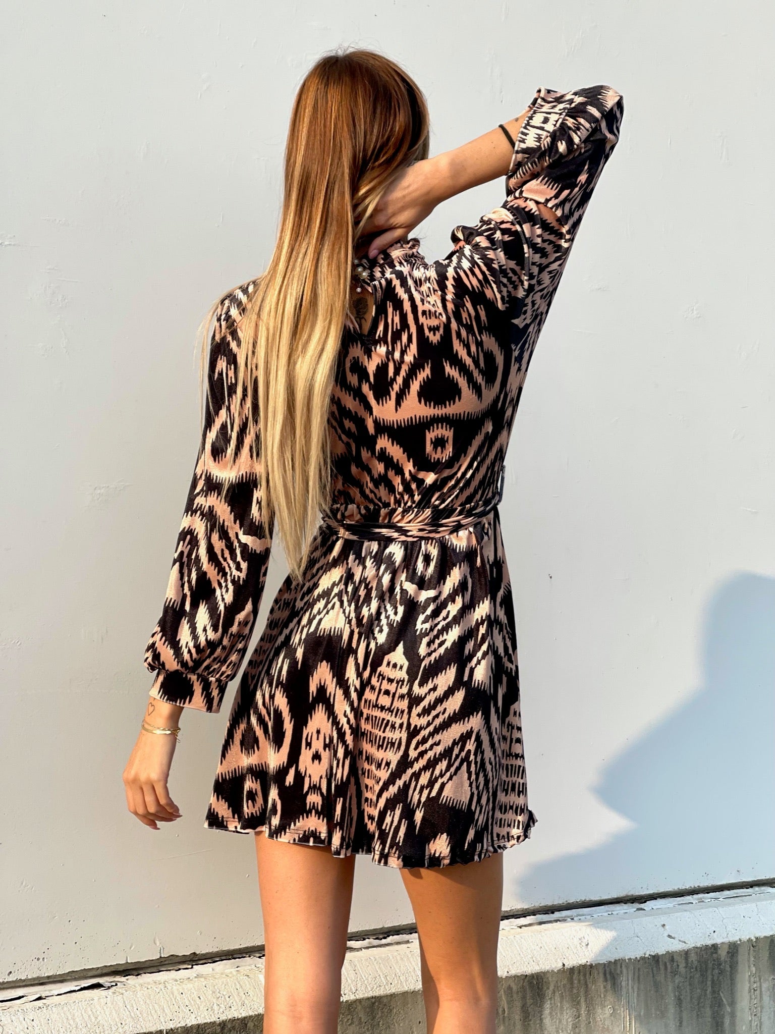 Abito in velluto nero beige