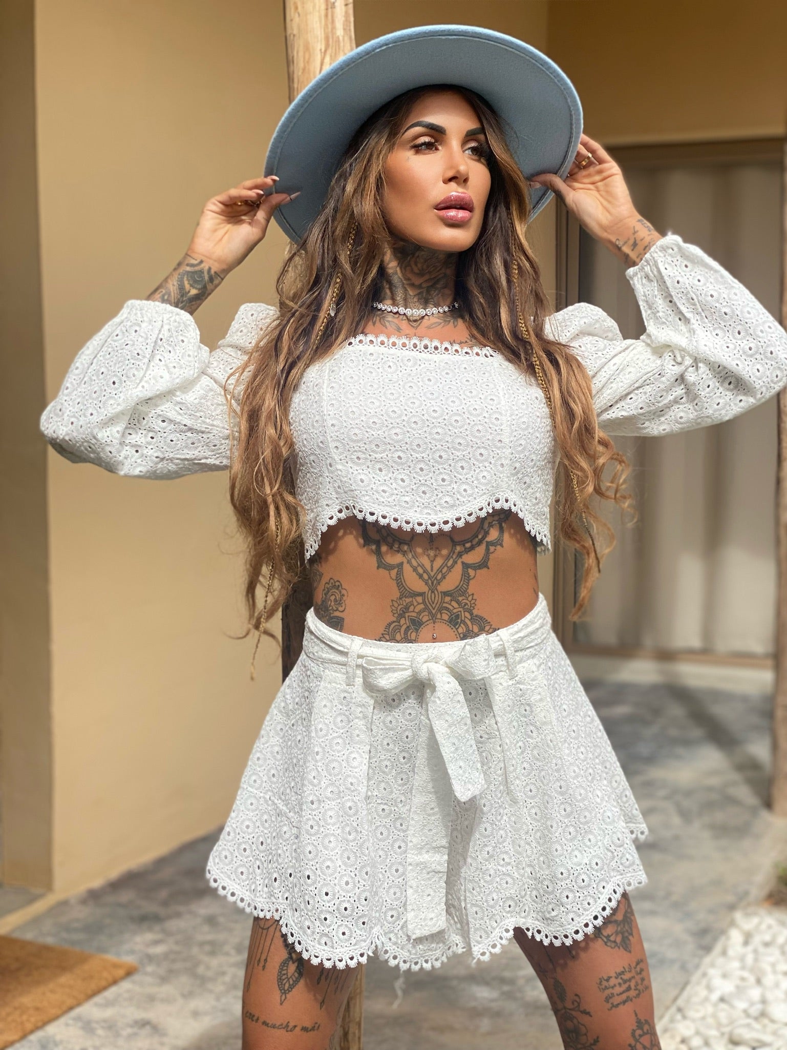 Completo in pizzo San Gallo bianco